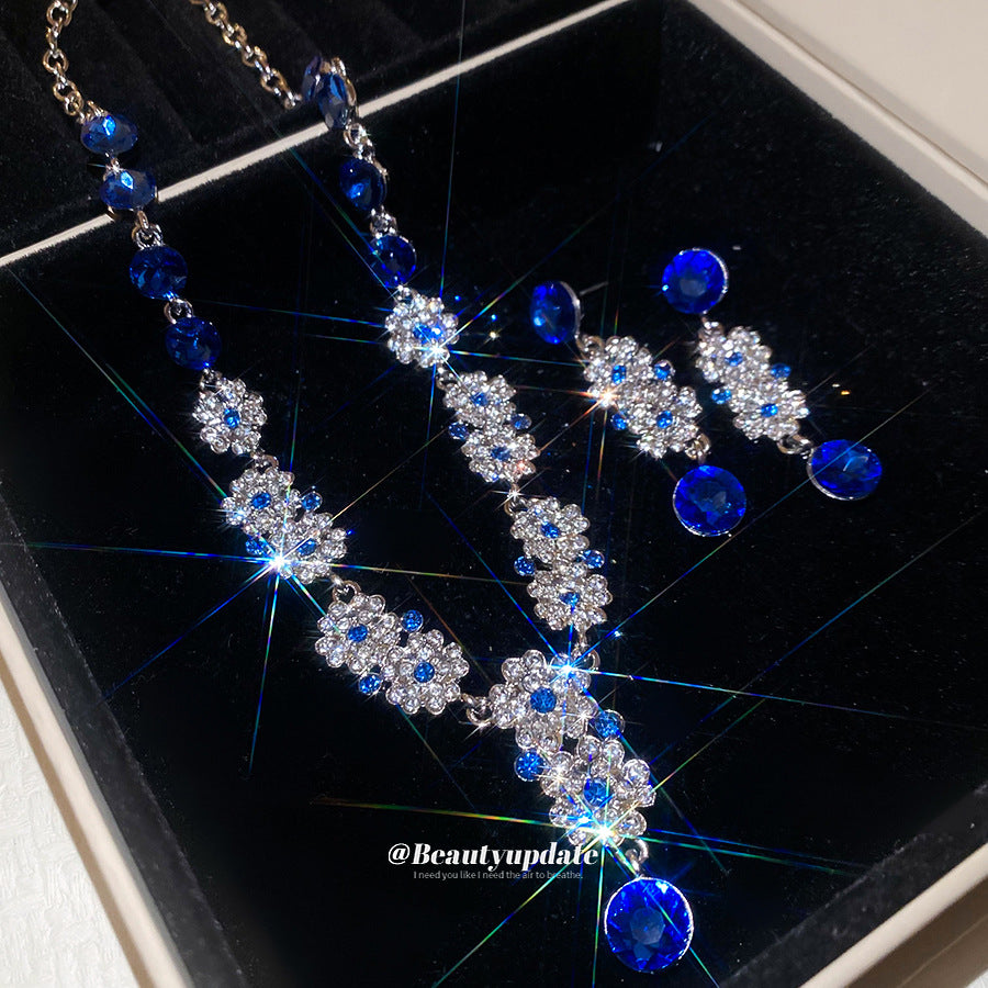 Set di collana e orecchini pendenti rotondi floreali con strass in lega in stile vintage per donna