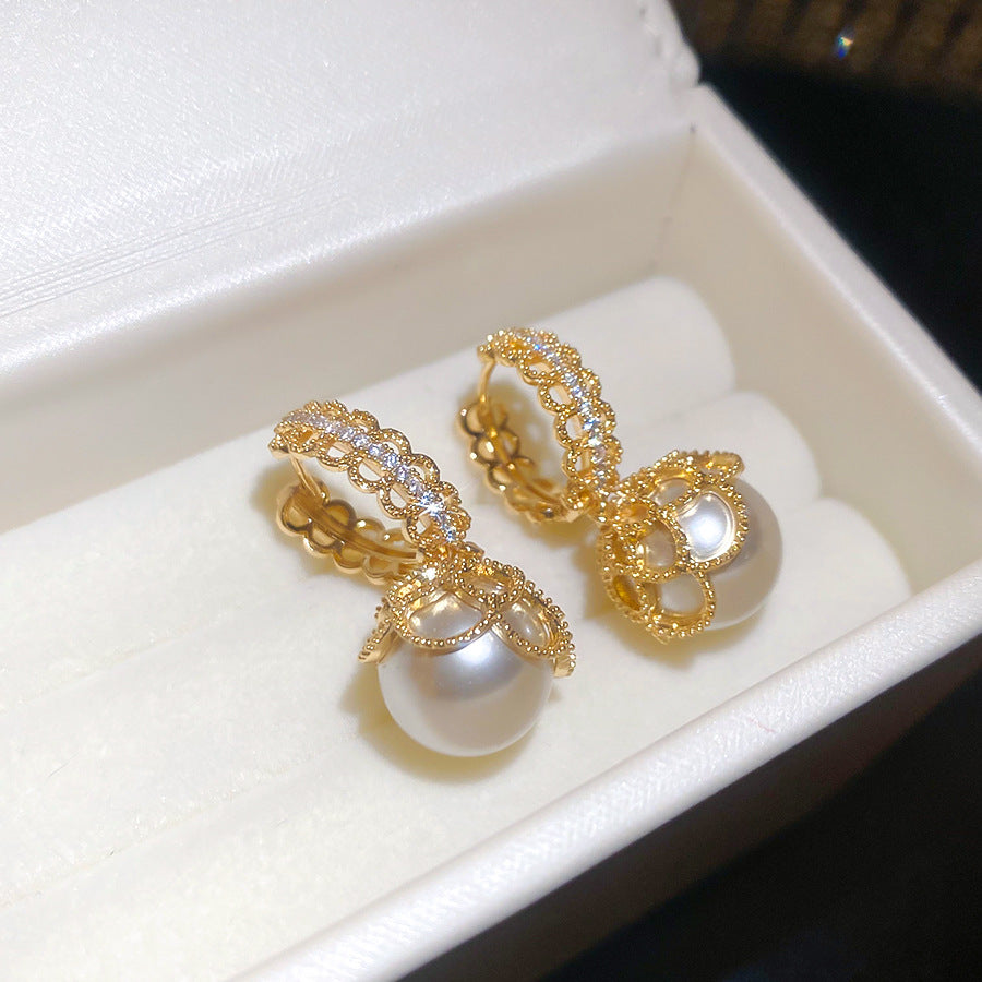 Eleganti orecchini a perno in stile vintage francese con intarsio in zircone e design geometrico da donna