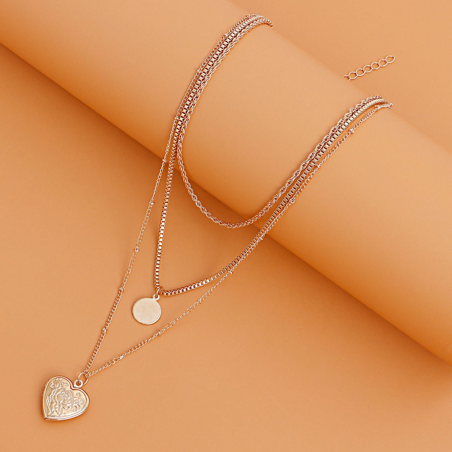 Vintage Minimalist Round Heart Pattern Pendant Necklace for Women Alloy Plated Box Chain Multi-Layer Neckwear