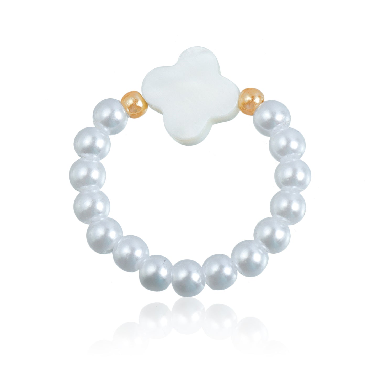 Anillo dulce y atrevido de perlas elásticas pequeñas con dije de corazón de nácar en metal chapado para mujer