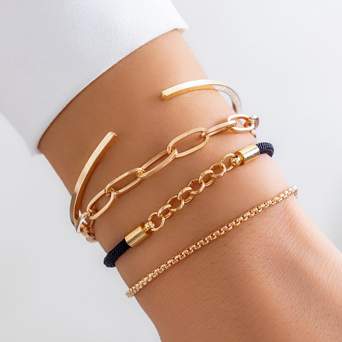 Geometric Heart-Shaped Alloy Bracelet with Rhinestone Inlay for Women, Hip-Hop Style Stackable Chain Bracelet