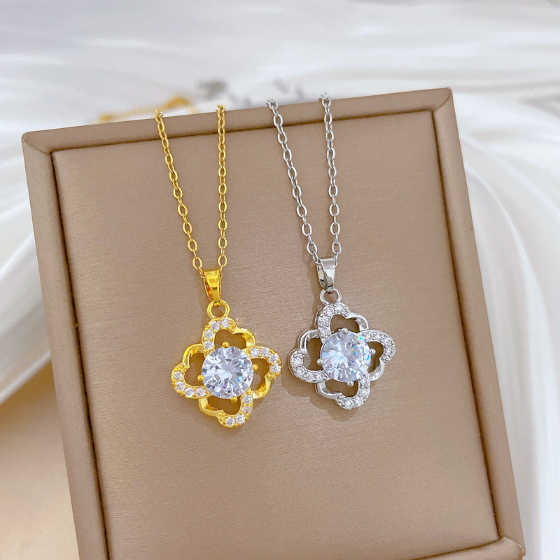 Collana pendente minimalista a quadrifoglio in acciaio al titanio con intarsio di strass su catena a O per donna e uomo