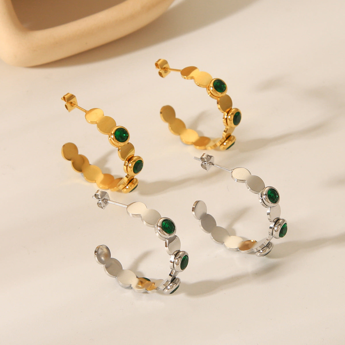 Orecchini a cerchio da donna alla moda geometrici placcati oro 18 carati in acciaio inossidabile con intarsi in strass