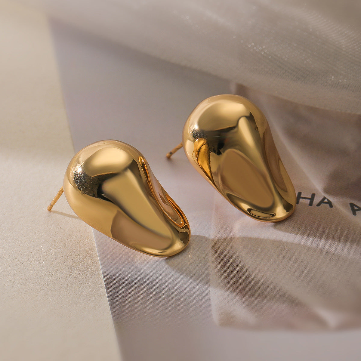 Geometric Shape Copper Earrings for Women with Gold Plating, Fashionable Minimalist and Versatile Ear Studs