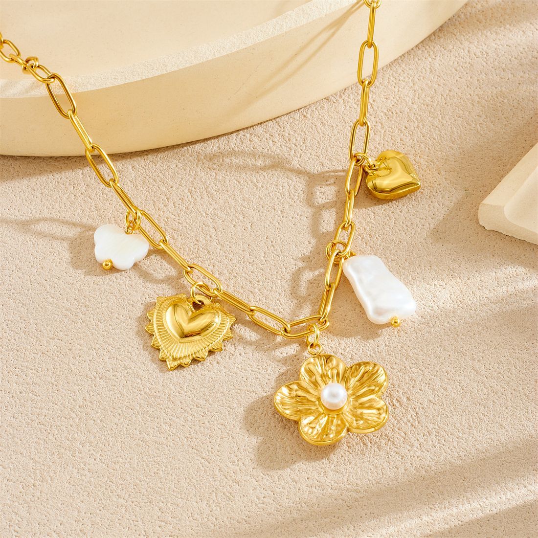 Gold Plated Stainless Steel Geometric Heart Floral Pendant Necklace with Imitation Pearl Curb Chain for Women