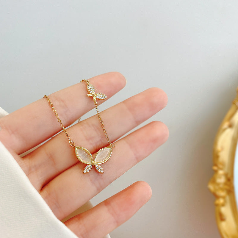 Deliziosa Collana con Ciondolo a Farfalla Minimalista da Donna in Acciaio al Titanio con Intarsio di Strass su Catena O
