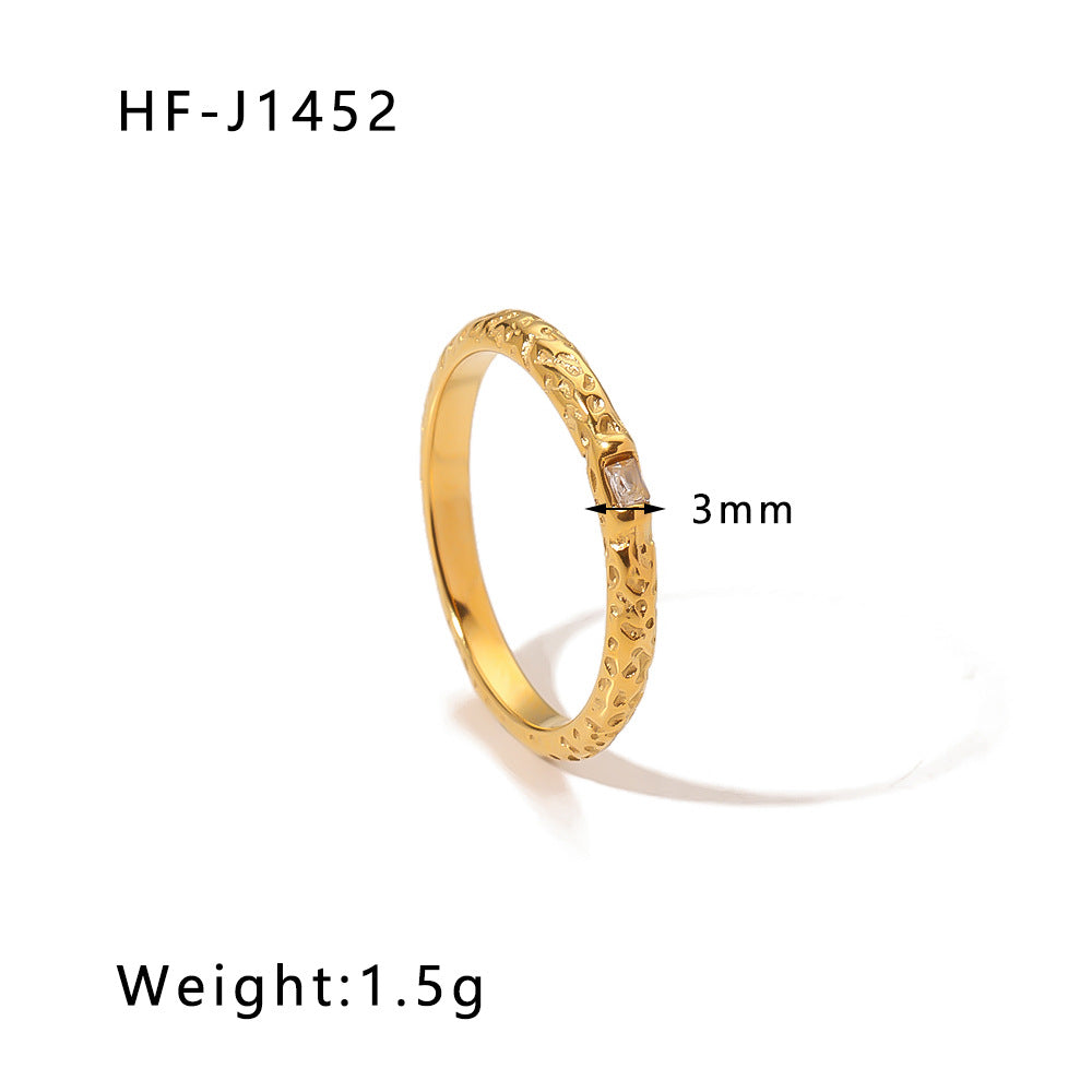 Anello Minimalista Irregolare Testurizzato con Zirconia in Acciaio al Titanio, Placcato Oro 18K, per Dito Indice