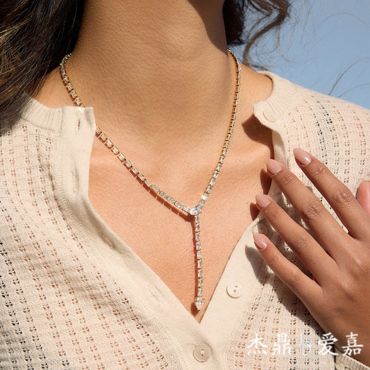 Elegante collar tipo Y minimalista geométrico de circonita cúbica incrustada en acero inoxidable con cadena de serpiente para mujer