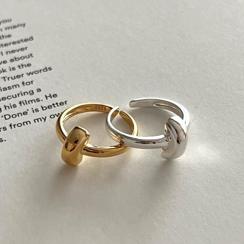 Anello da Donna Minimalista a Cuore in Argento Sterling 925 con Design a Linee Pulite