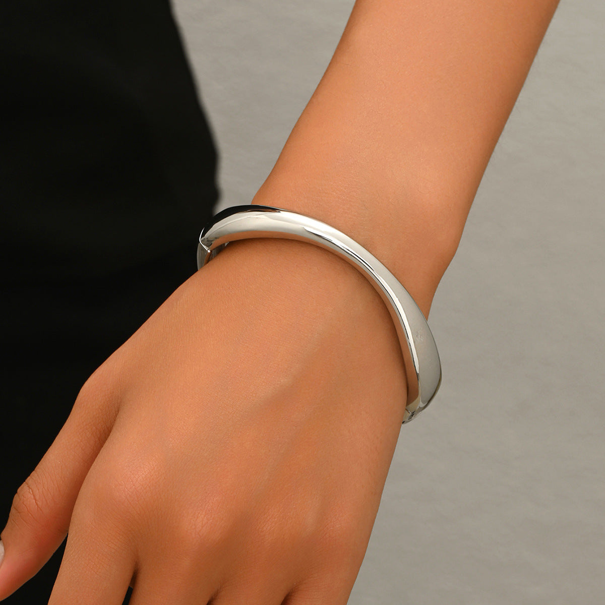 Bracciale da donna Geometrico Fashion-Commuter in lega placcata oro 18K Design leggero e lussuoso