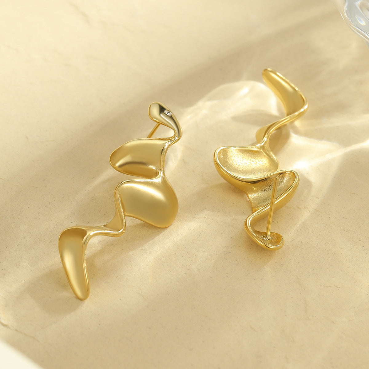 Orecchini da donna in acciaio inossidabile placcato oro 18 carati a forma di serpente geometrico, stile minimalista