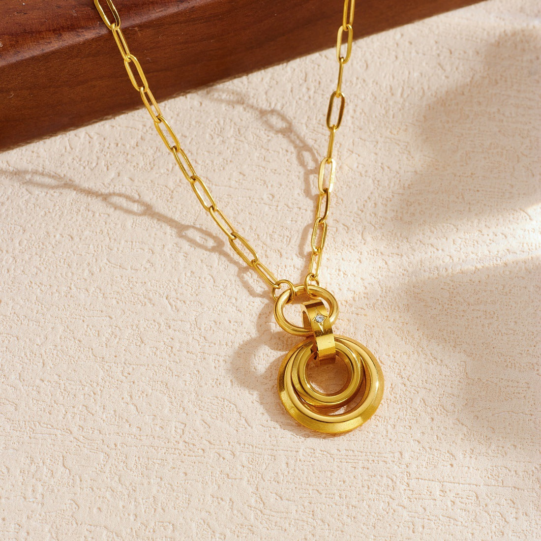 Minimalist Gold Plated Round Geometric Pendant Stainless Steel Curb Chain Necklace for Women