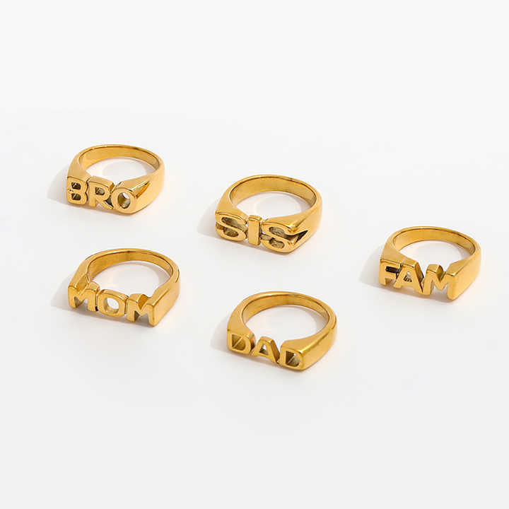 Anello da donna minimalista a forma di lettera geometrica in acciaio al titanio con finitura placcata