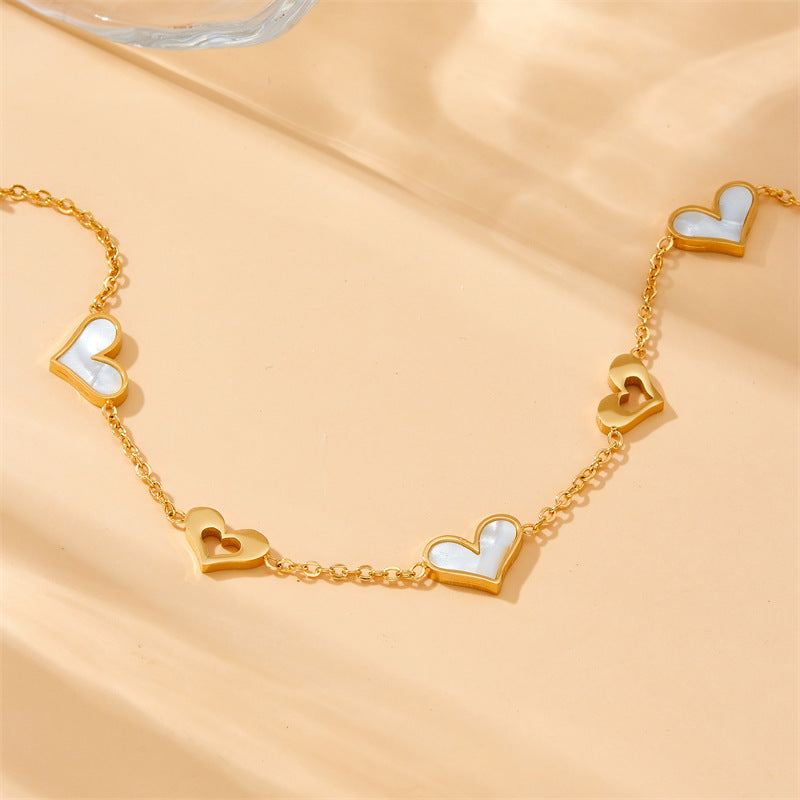 Pulsera de acero inoxidable bañada en oro con colgante de corazón hueco, estilo coreano minimalista, para mujer, para uso diario y como regalo de recuerdo de viaje