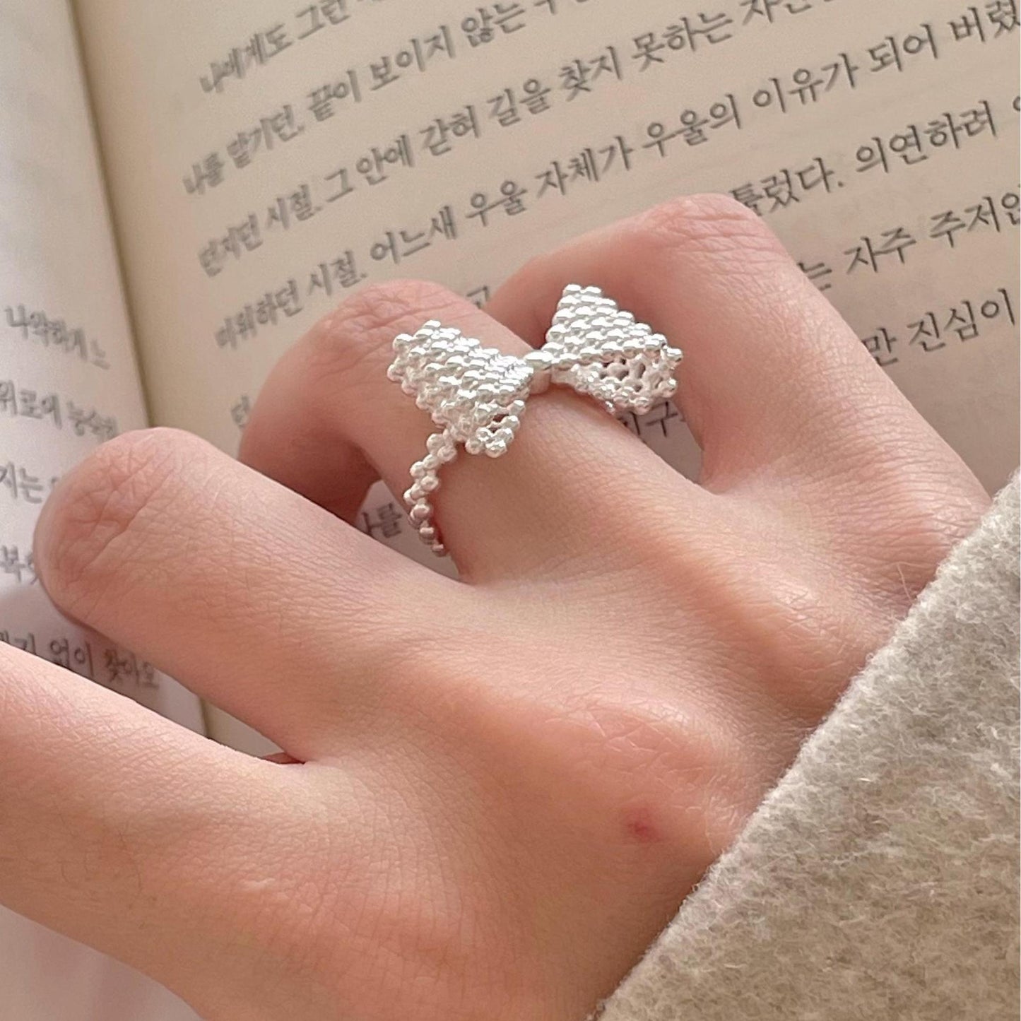 Anillo Abierto Minimalista con Lazo de Plata de Ley 925 para Mujer