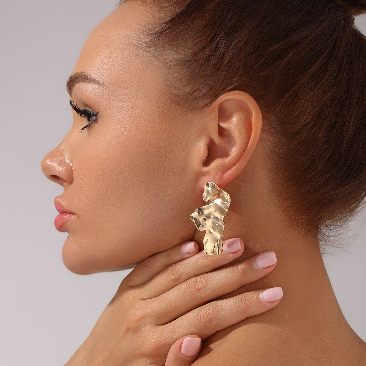 Pendientes de Aro Metálicos Geométricos Minimalistas Irregulares con Brillo Líquido para Mujer con Acabado Galvanizado