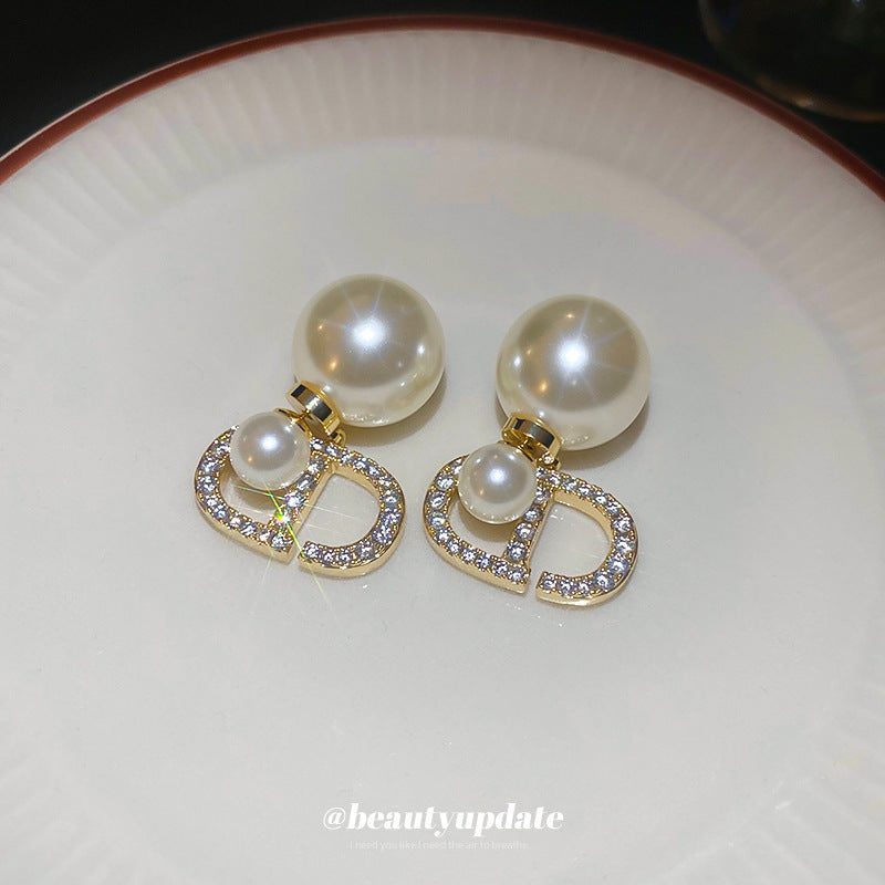 Orecchini a perno con lettera placcati oro stile chic in argento sterling 925 per donna — Gioielli di lusso alla moda e minimalisti