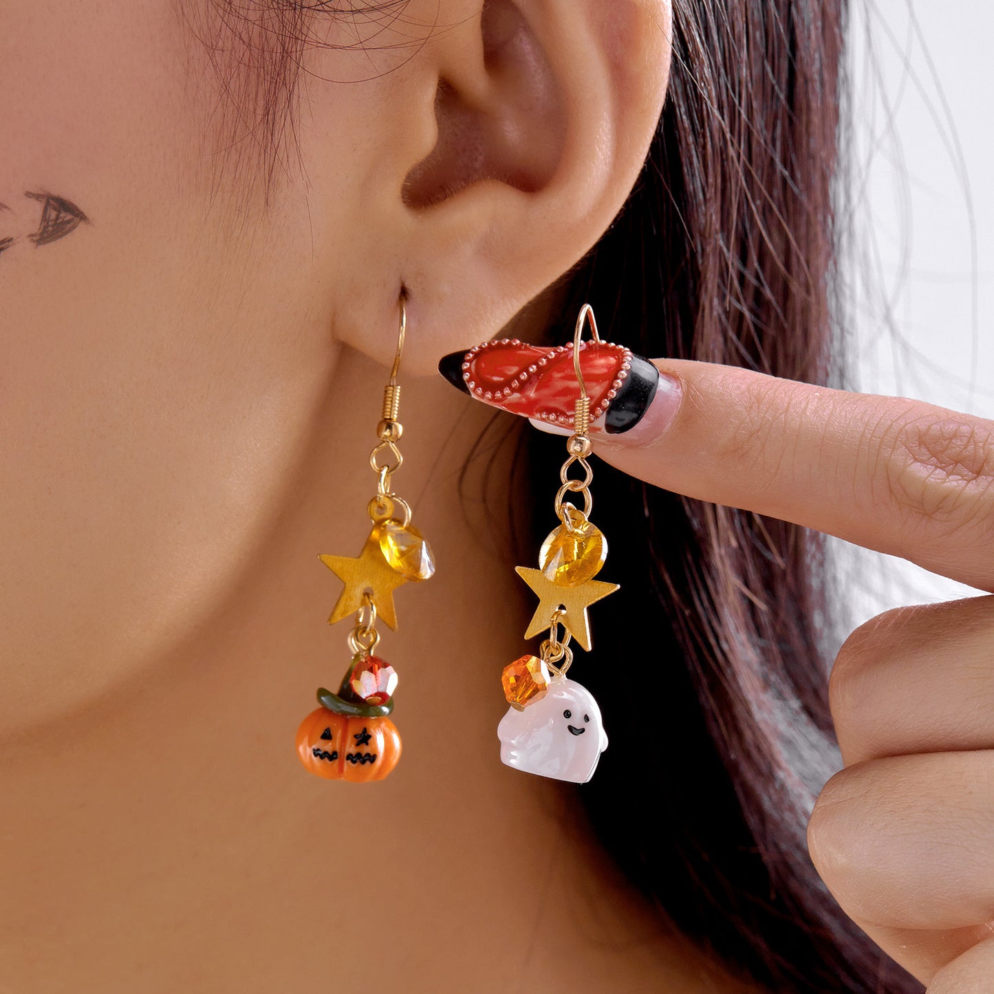 Pendientes de aleación con diseño de fantasma de dibujos animados, calabaza, luna y estrella, bañados en oro, para mujer, con temática de Halloween