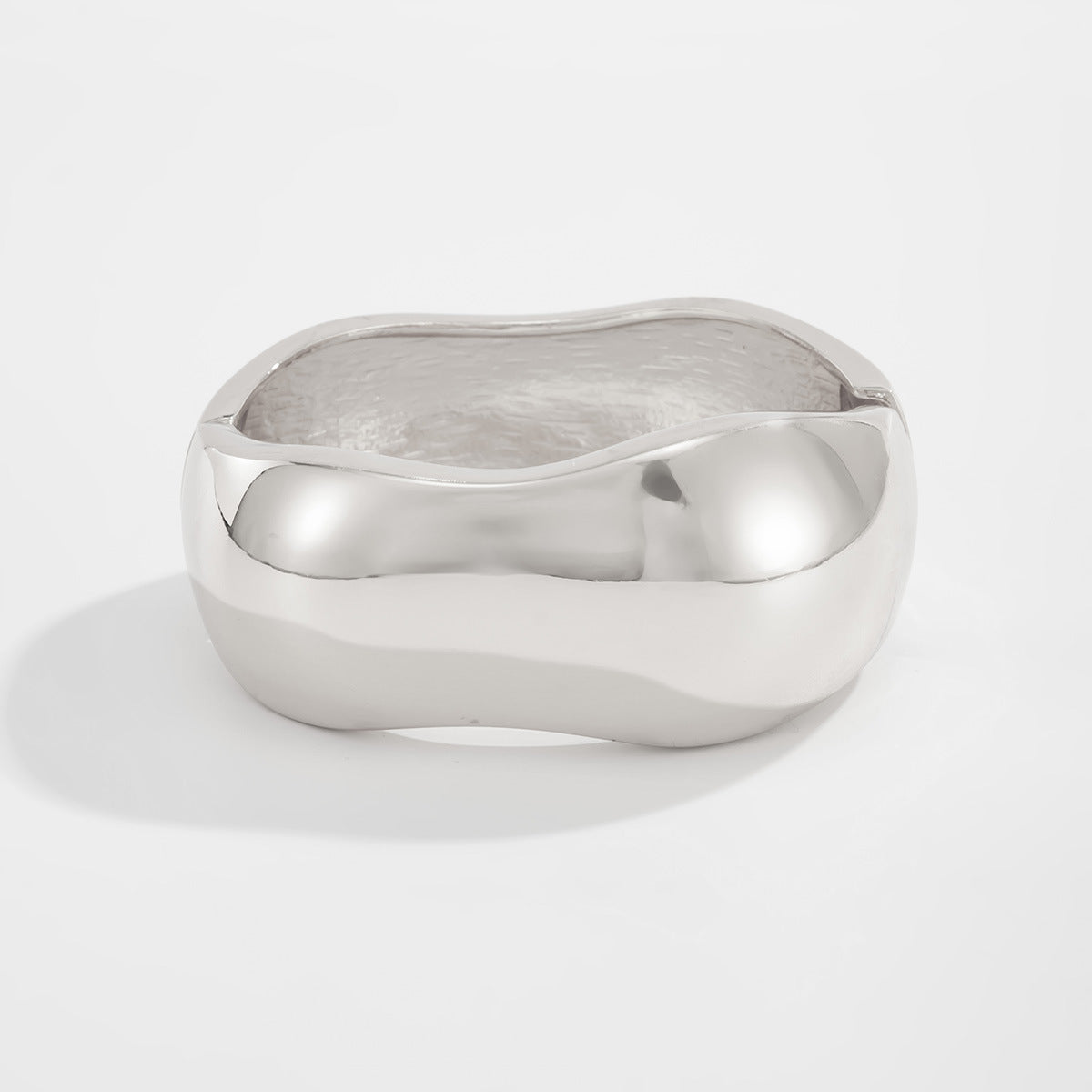 Bracciale geometrico irregolare ondulato in lega con finitura placcata da donna