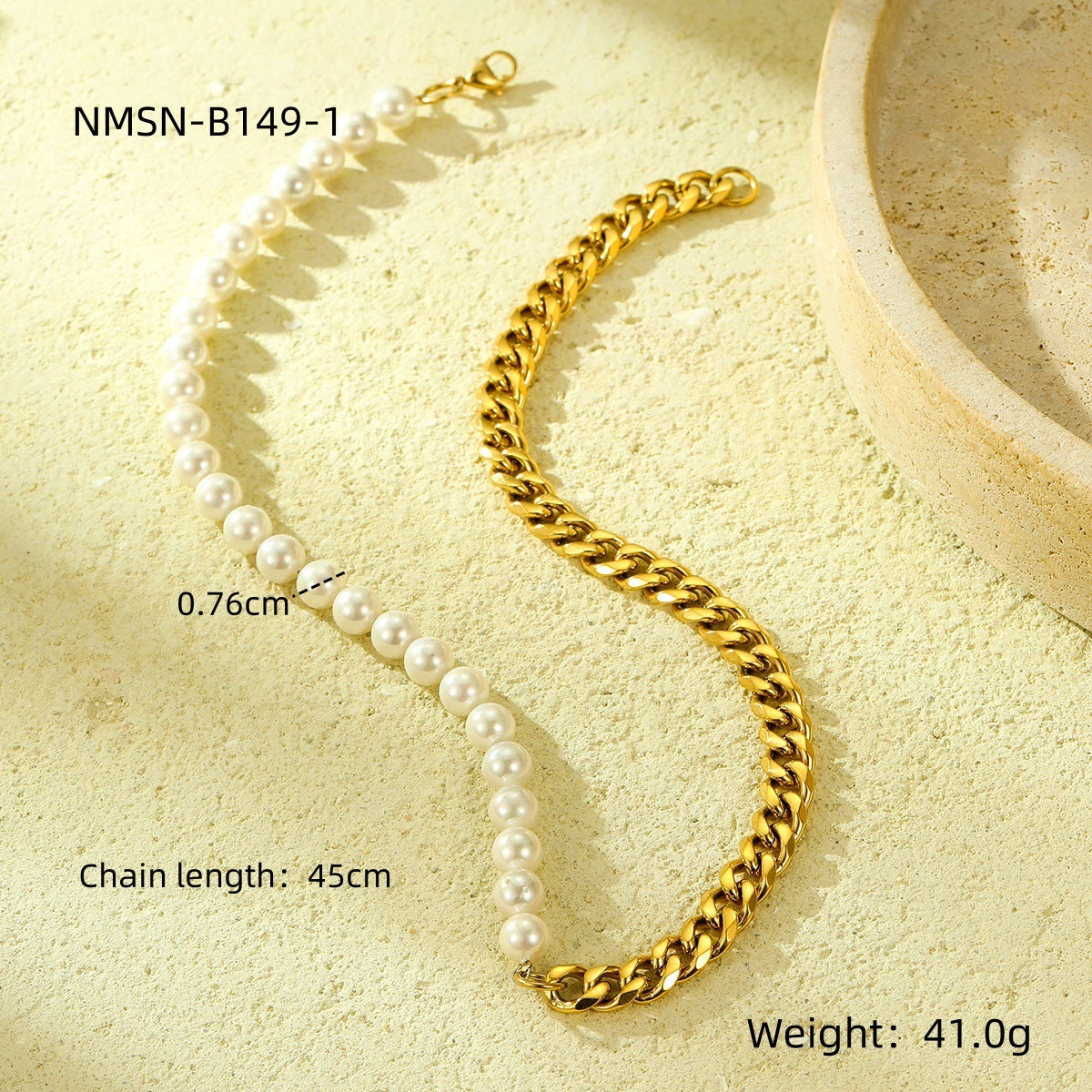 Elegante collar de clavícula estilo "OL" con incrustaciones de perlas y chapado en oro de 18 quilates sobre acero de titanio, con cadena estándar