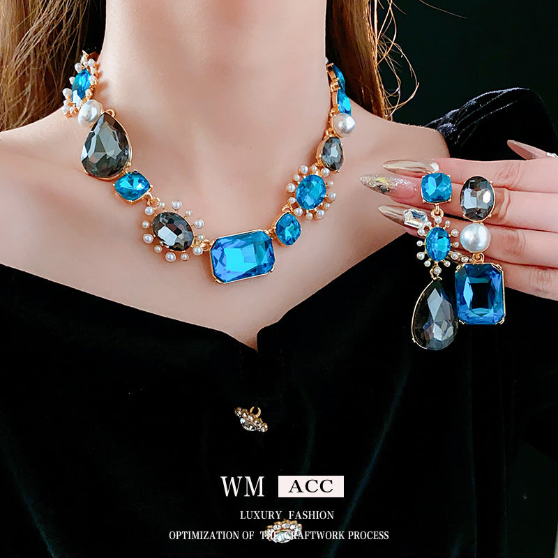 Vintage-Style Geometric Drop-Shaped Rhinestone-Inlaid Pearl Necklace Set with Earrings for Women