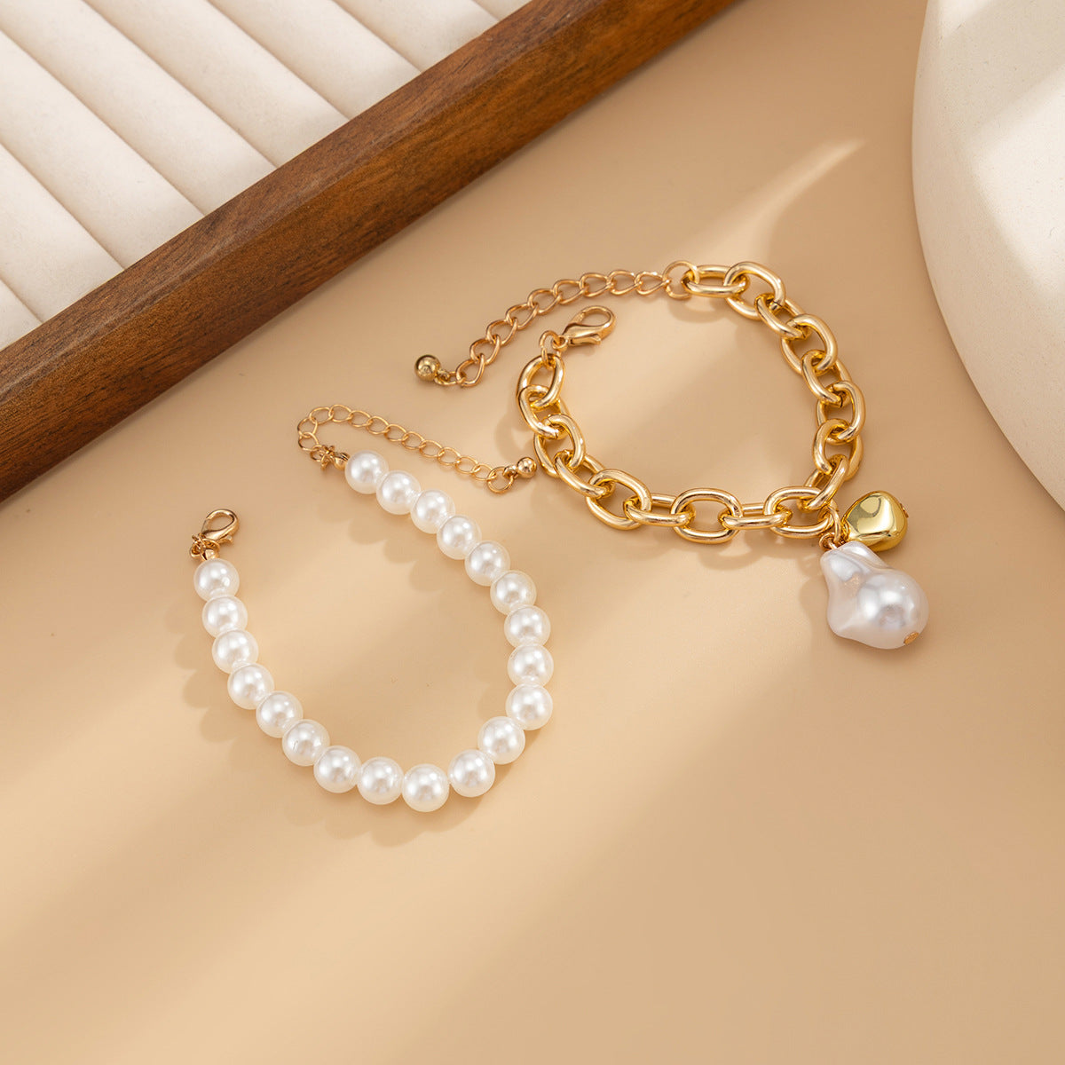 Minimalist Geometric Heart Resin Bracelet with Faux Pearl Plated Finish for Women