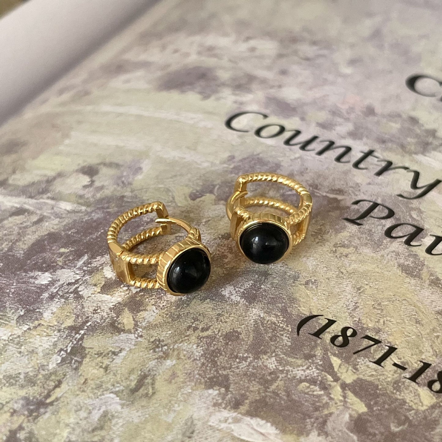 Aretes de ónix negro geométricos minimalistas en plata de ley 925 con acabado chapado