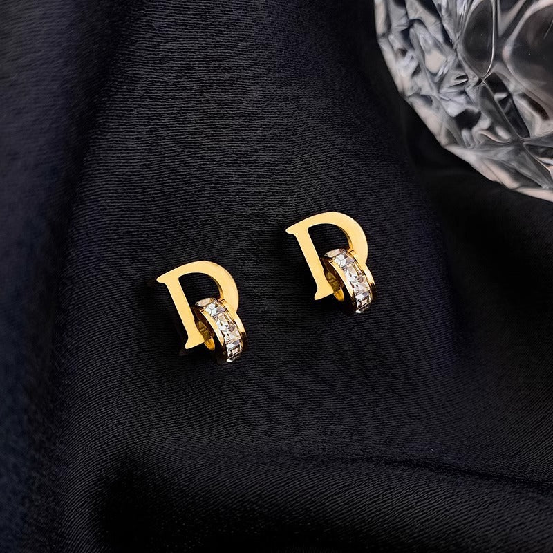 Collar con colgante de letra D de acero de titanio chapado en oro rosa, minimalista y a la moda para mujer, con cadena tipo O