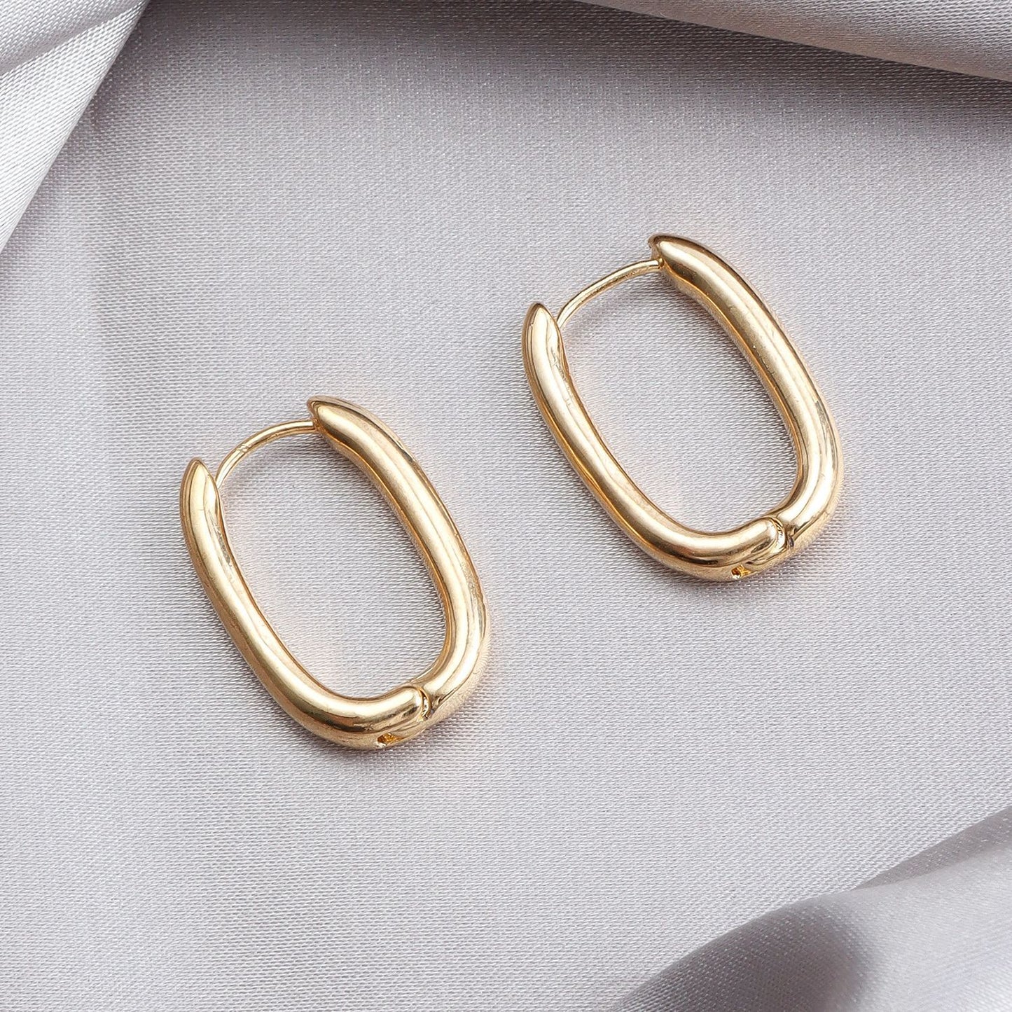 Vintage-Style U-Shaped Alloy Ear Cuffs with Plated Finish for Women