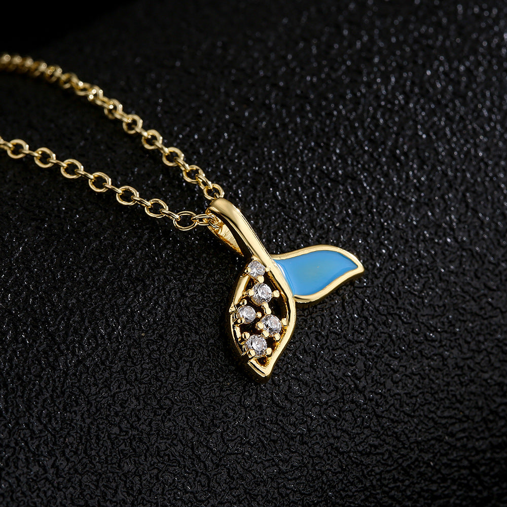 Collana Pendente Coda di Pesce Fresca e Delicata da Donna in Rame con Placcatura in Oro 18K e Finitura a Smalto