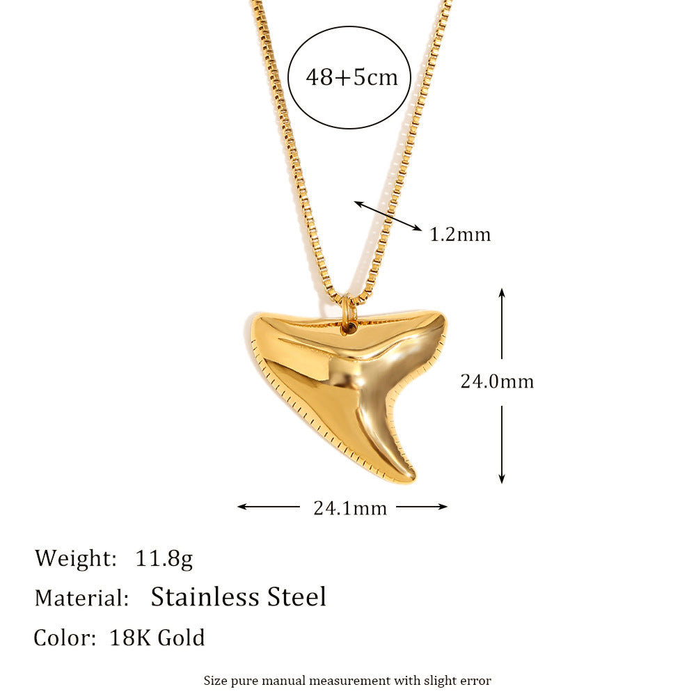 Collar con colgante de manta raya geométrica de acero inoxidable con baño de oro de 18 quilates para mujer