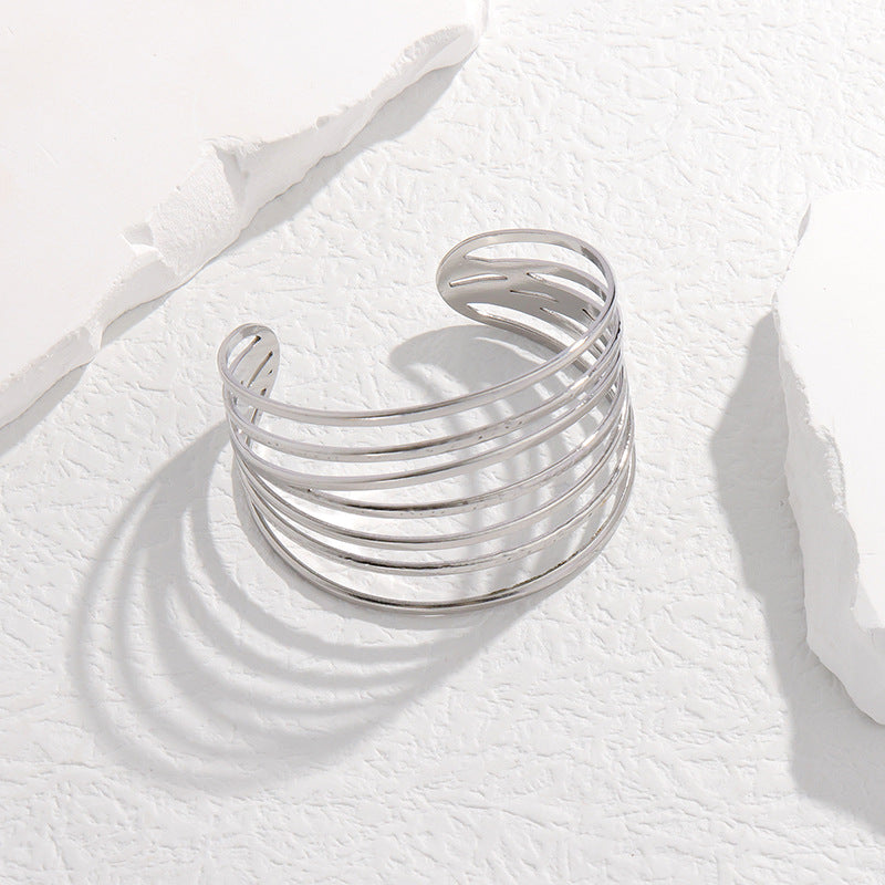 Bracciale in Acciaio al Titanio con Finitura Placcata, Linee Geometriche Minimaliste, da Donna