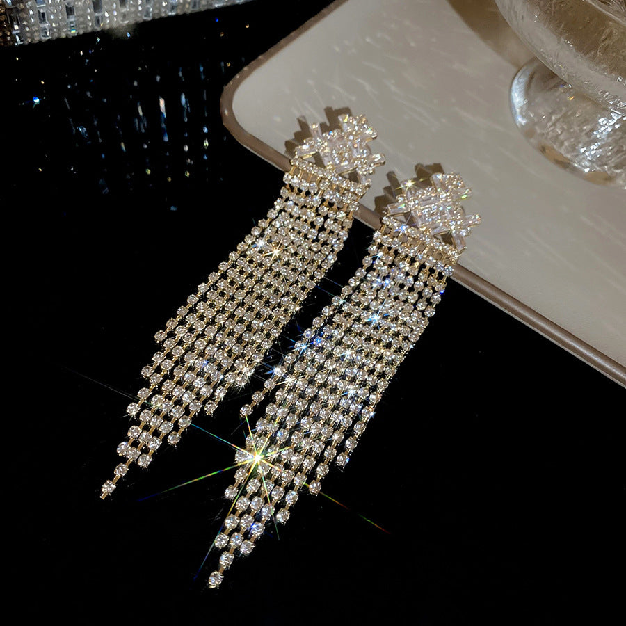 Orecchini a perno da donna geometrici con strass incastonati in rame e perni in acciaio, gioielli alla moda ed eleganti in stile lusso