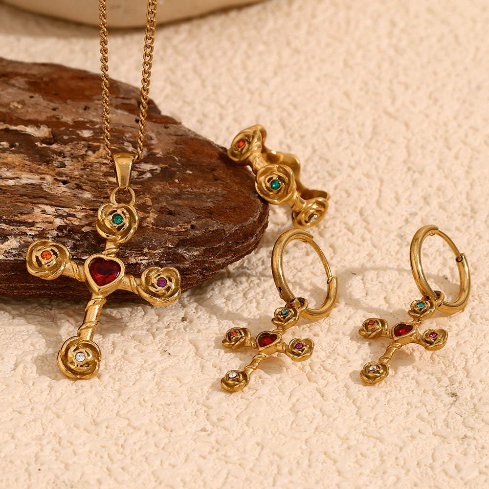 Collana con Pendente a Croce Geometrica Stile Vintage in Acciaio Inossidabile con Placcatura in Oro 18K e Accenti di Strass Colorati