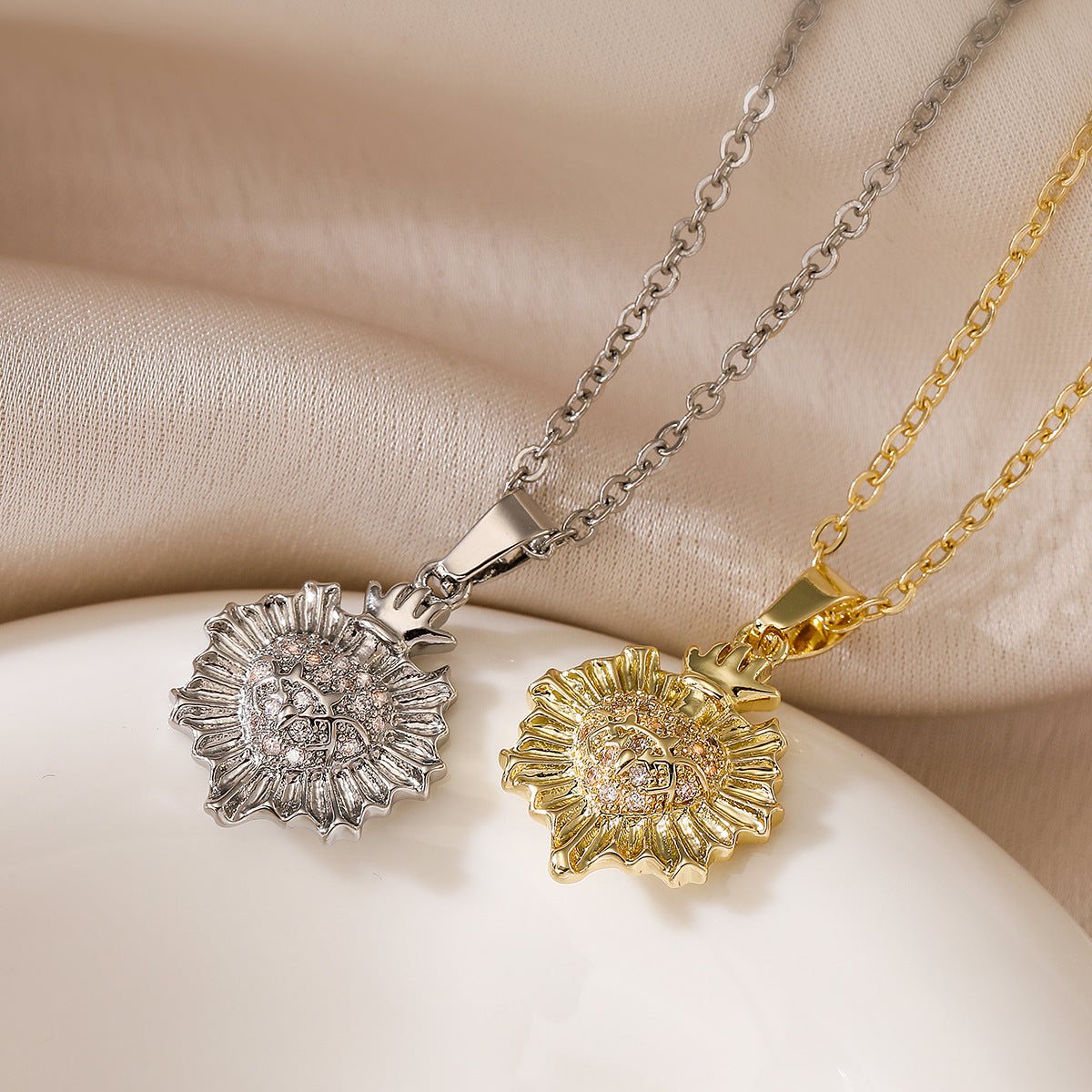 Collana Clavicola Minimalista Geometrica da Donna con Base in Rame Placcata in Oro Vero e Intarsio di Zirconi