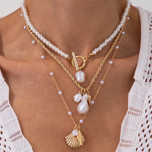 Collana pendente a conchiglia stile Instagram con perle finte e catena intrecciata da donna