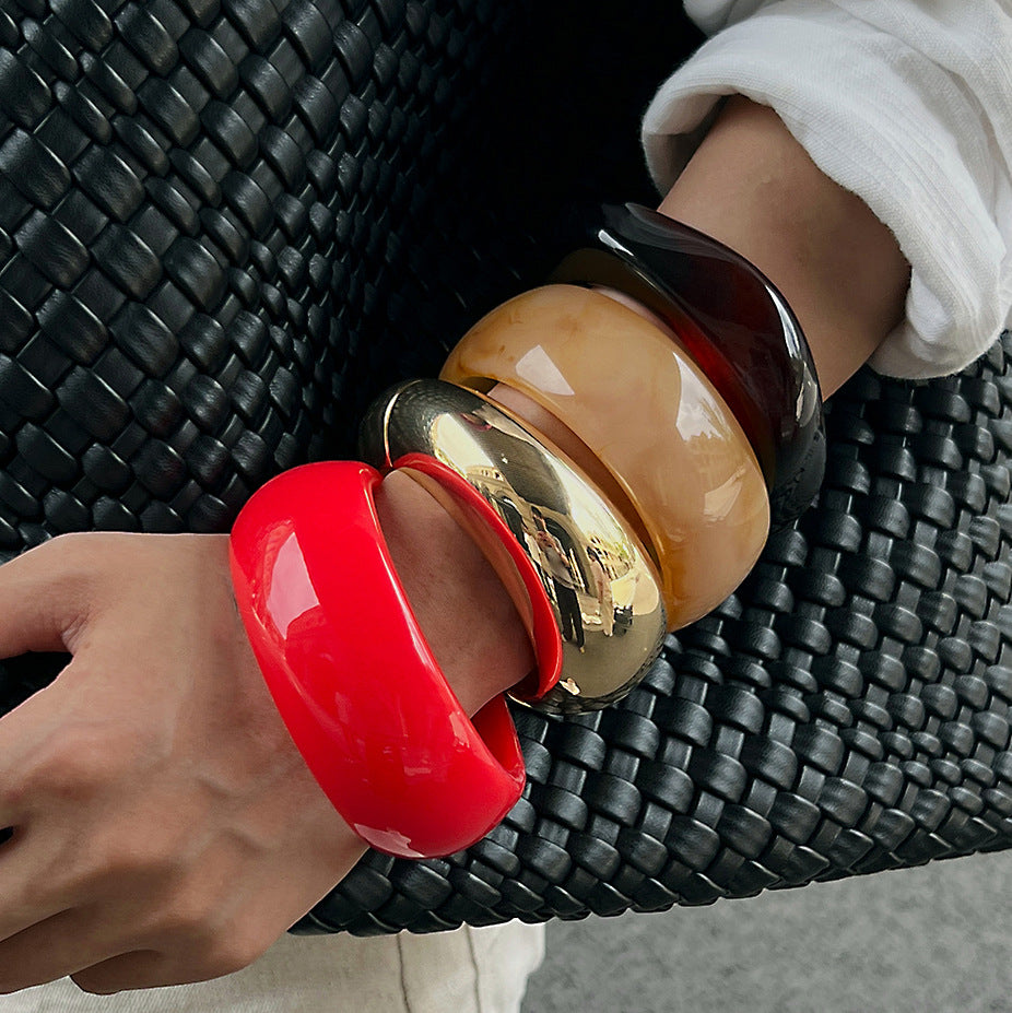 Bold Geometric Retro Caramel-Tone Alloy Bracelet with Plated Finish for Women