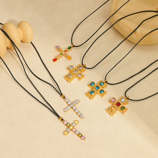 Collar con colgante de cruz geométrica de moda para mujer, de acero de titanio con chapado en oro de 18 quilates e incrustaciones de circonitas