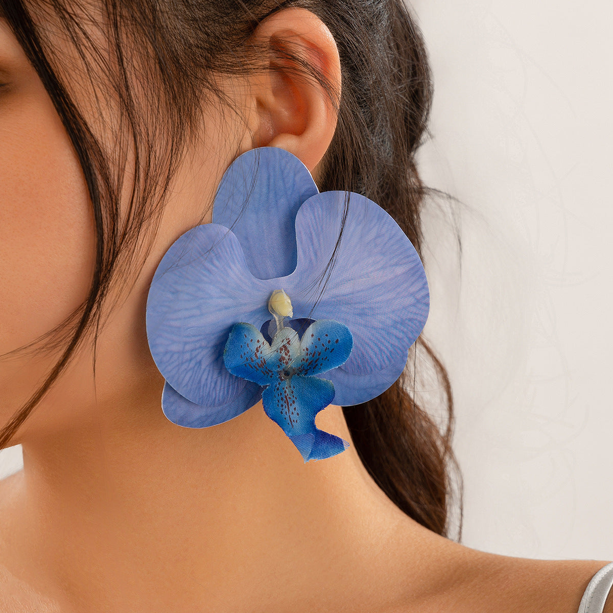 Floral Plastic Choker Necklace for Women