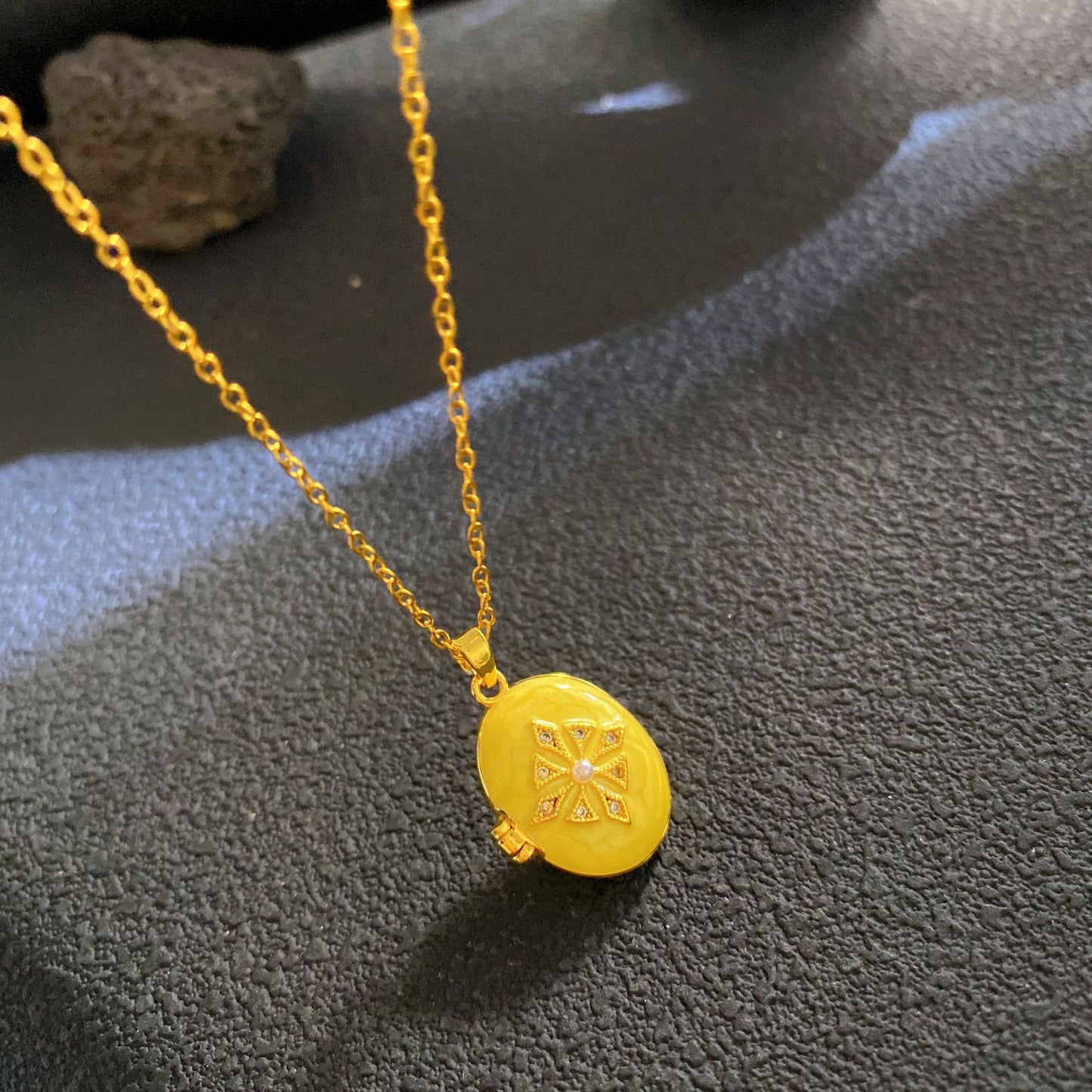 Vintage Elegant Geometric Leaf Teardrop Drip Oil Cubic Zirconia Necklace with 18K Gold Plated Brass Pendant on Titanium Steel Cable Chain for Women