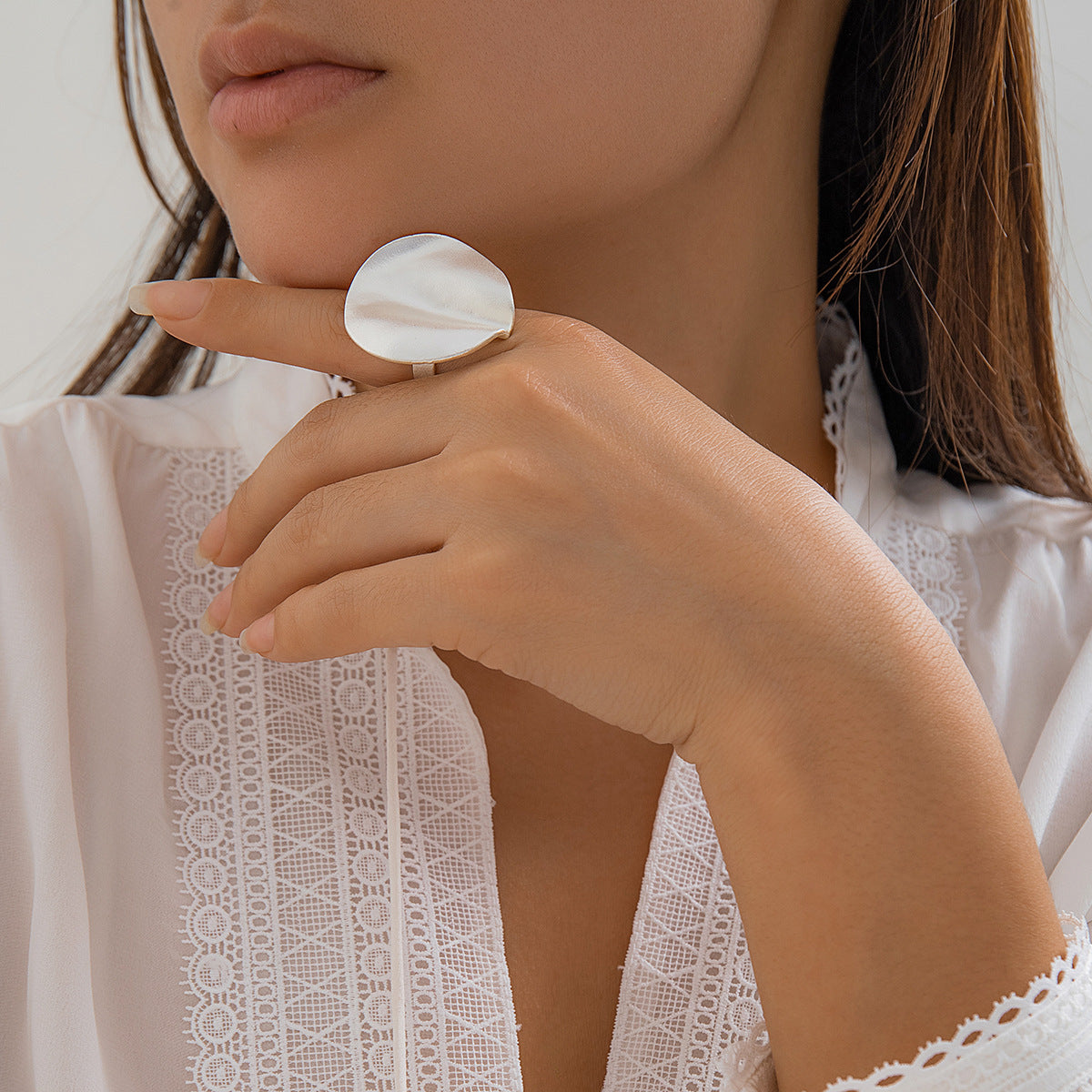 Minimalist Irregular Floral Geometric Alloy Ring with Textured Ruffled Design for Women