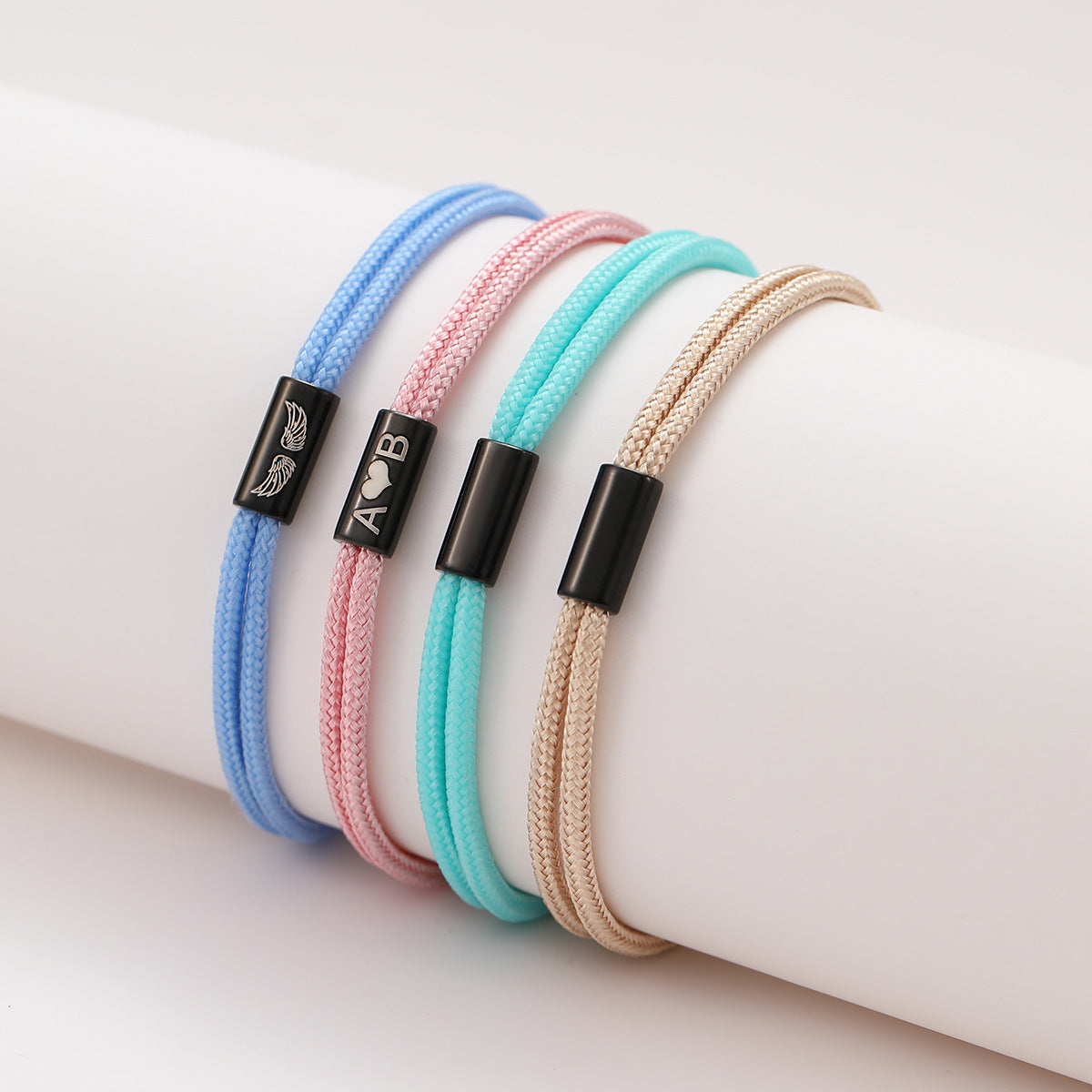 Braccialetto Regolabile Fatto a Mano Elegante e Minimalista in Acciaio Inossidabile Placcato Oro 18K con Ciondoli a Cuore e Girasole