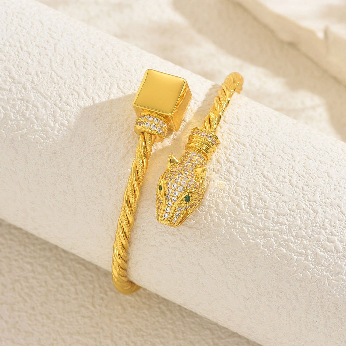 Pulsera de estilo lujoso con diseño cuadrado en forma de serpiente con incrustaciones de pedrería para mujer, brazalete ajustable en aleación de latón