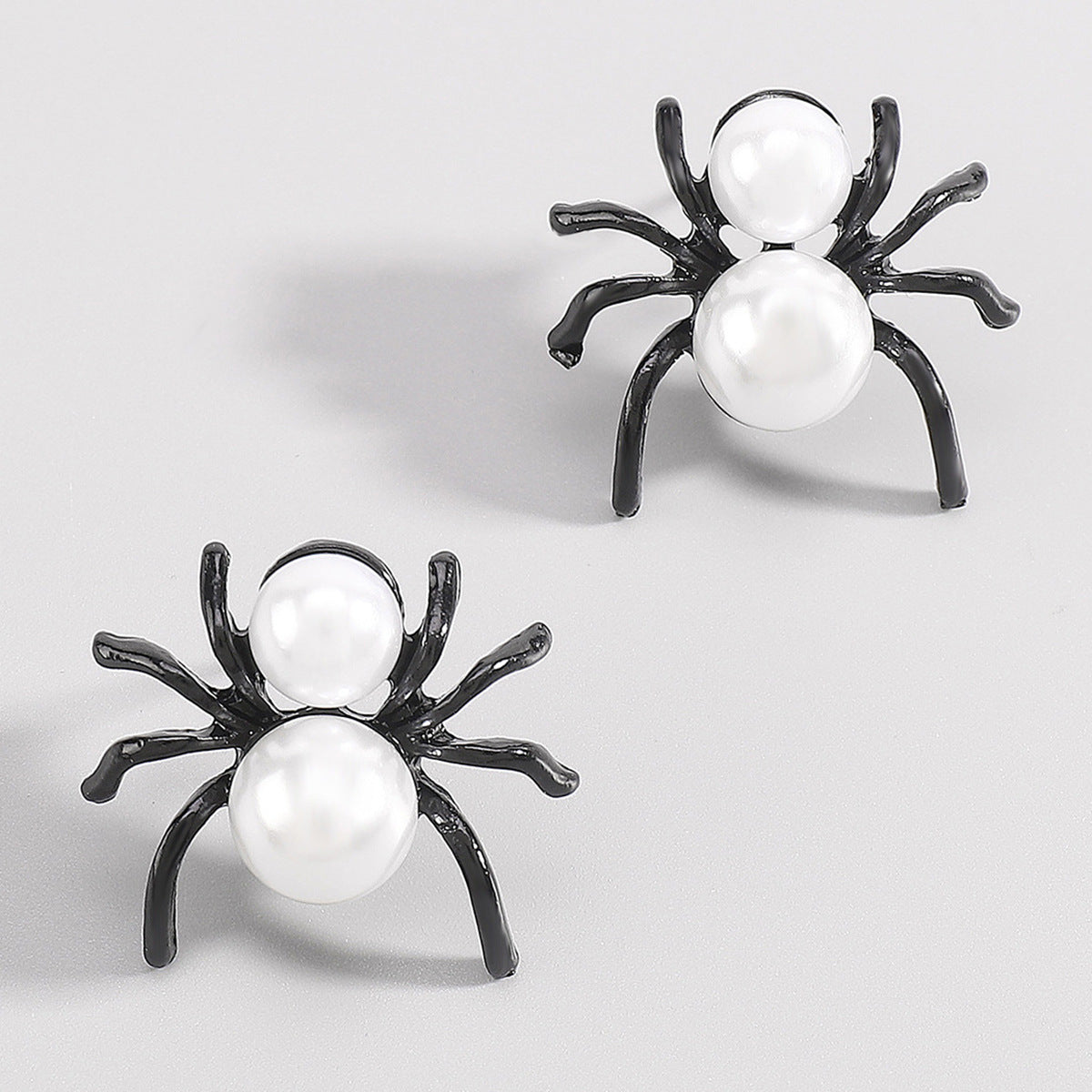 Vintage Spider Stud Earrings in Alloy with Imitation Pearl Finish Electroplated for Women