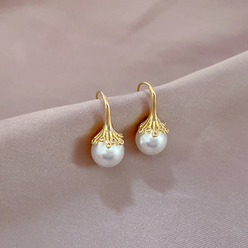 Pendientes colgantes geométricos elegantes para mujer con incrustaciones de diamantes de imitación y base de cobre chapado en oro