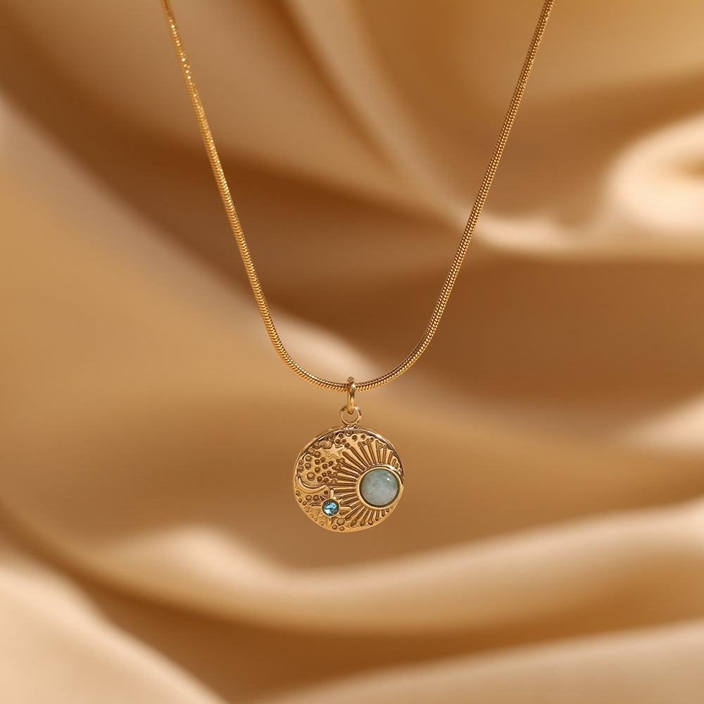 Collar Pendiente Geométrico Vintage de Acero Inoxidable con Chapado en Oro de 18K e Incrustaciones de Pedrería de Cielo Estrellado del Zodíaco para Mujer