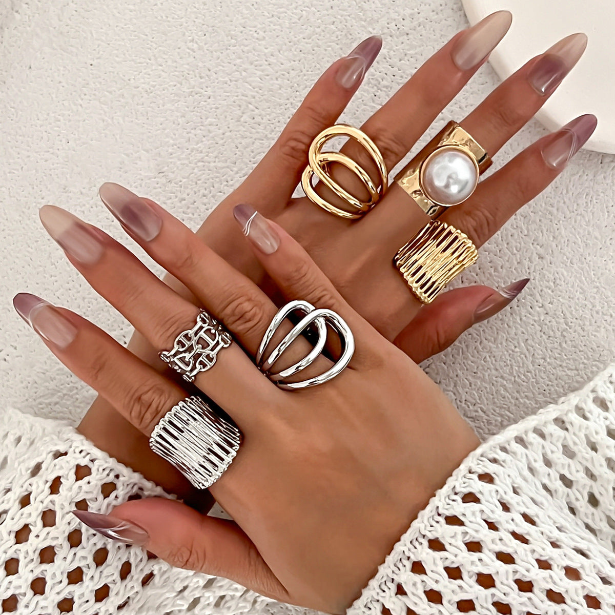 Anello a Fascia Larga Geometrico Minimalista in Lega con Finitura Perlata e Design Asimmetrico da Donna