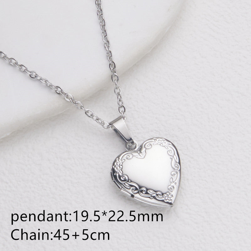Collana con ciondolo a forma di cuore in acciaio inossidabile stile INS con montatura in acciaio al titanio e finitura in argento/oro galvanizzato