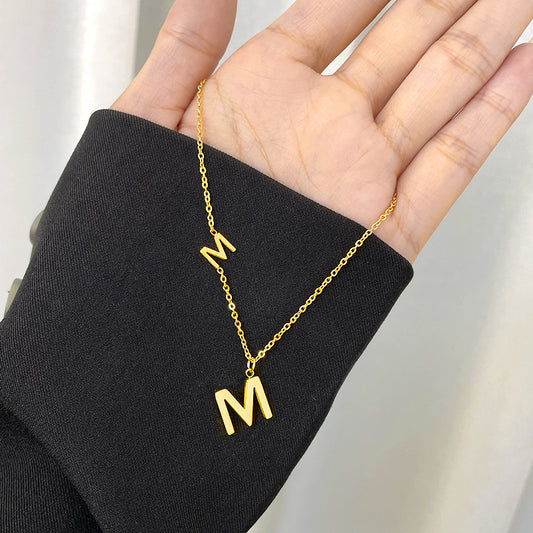 Collar con Colgante Minimalista de Letra M de Acero de Titanio con Cadena de Eslabones para Mujer