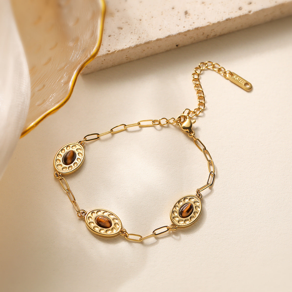 Bracciale da donna in acciaio inossidabile con design geometrico vintage, placcato oro 18K, irregolare, alla moda e versatile